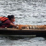 Sejam Seberangi Sungai sembari Mengelus si Raja Hutan