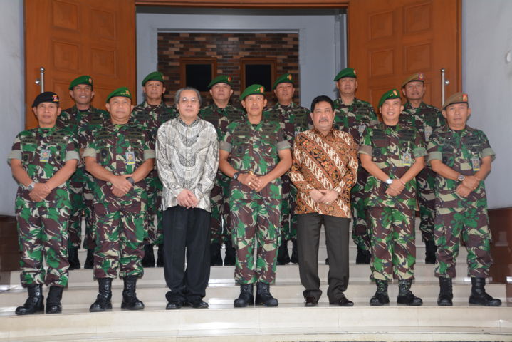 Instrusikan Program Sesuai Visi Misi