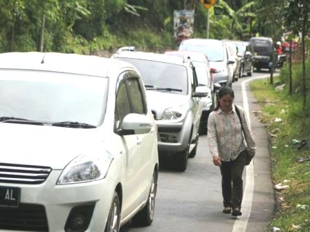 Pengelola Farm House Klaim Lahan Parkir Luas macet