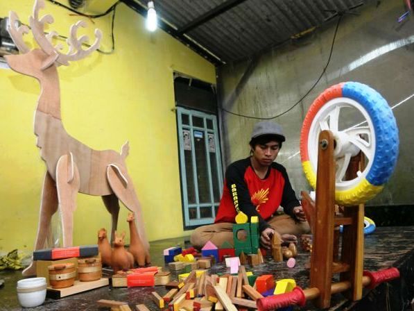 Bertahan di Tengah Gempuran Mainan Berteknologi Mainan Edukasi Anak Play Group dan TK