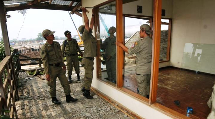 Pembongkaran bangunan Ilegal