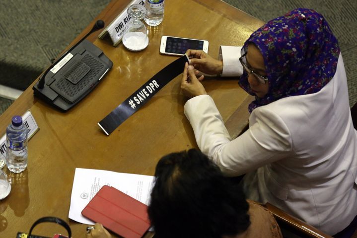 Aksi-Pita-Hitam-DPR_