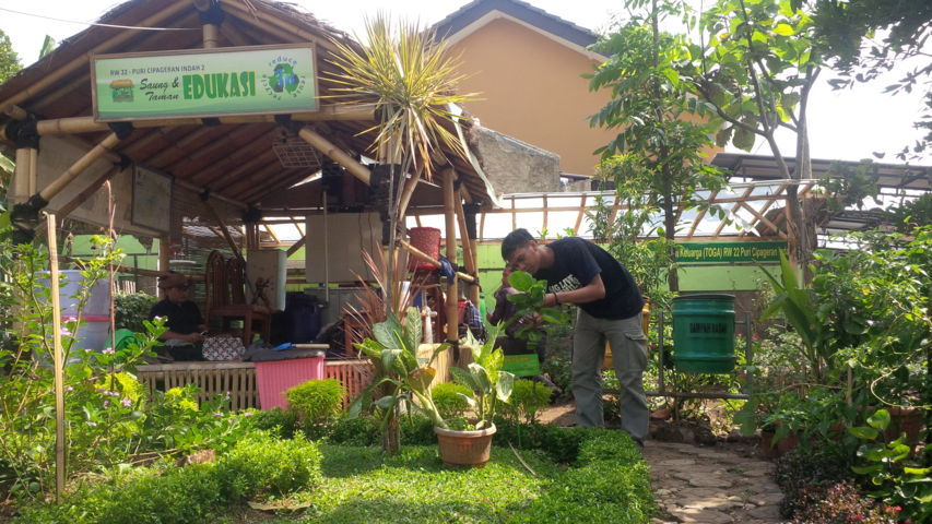 Saung dan Taman Edukasi 3R, Tempat Unik Pengolahan Sampah Saung dan Taman Edukasi 3R