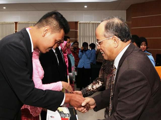 195 Sarjana Bersertifikat Profesional OPI