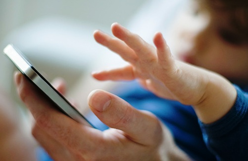 Kritisi Dampak Dagdet Pada Anak