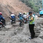 Longsor Putus Akses Jalan, Perekonomian Warga Ikut Terdampak longsor