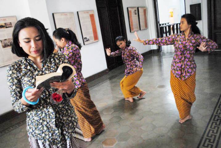 Tarian Inggit Garnasih