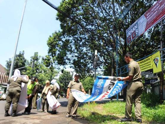 Penertiban Reklame Liar