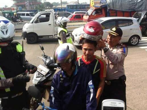 Helm Gratis