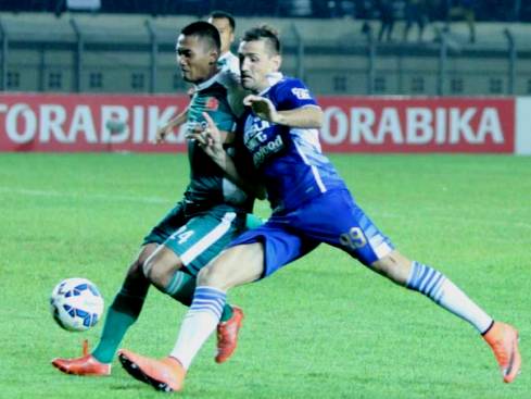 Belencoso Butuh Waktu Juan Carlos Belencoso Striker Persib Bandung