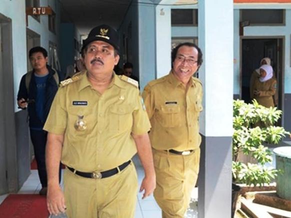 KUNJUNGAN_ishak-robi