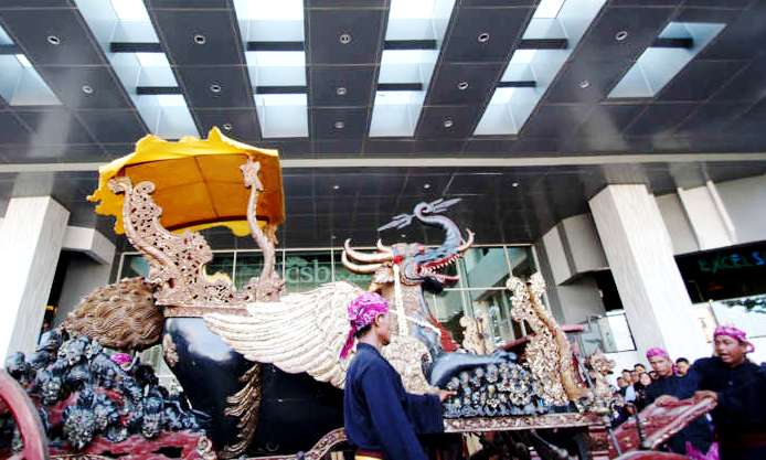 Kirab Budaya Cirebon Ajak Masyarakat Lestarikan Budaya Leluhur Kirab-Budaya_cirebon