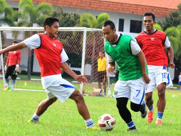 10 Pemain Akan Tandatangani Kontrak 10 Pemain Akan Tandatangani Kontrak