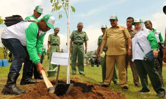 Jangan Ragu Copot Kadis Bermasalah Penanaman Pohon di Kawasan Pemda KBB