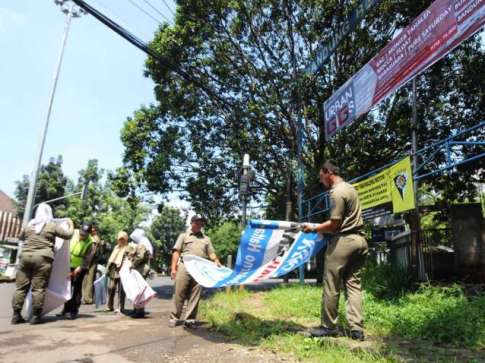 Penertiban Reklame Liar