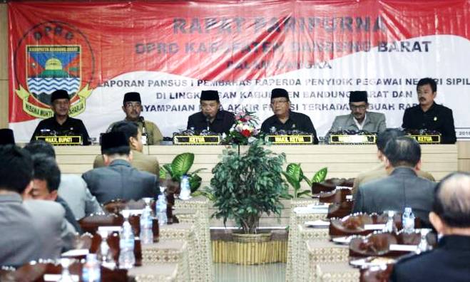 Rapat Paripurna DPRD KBB