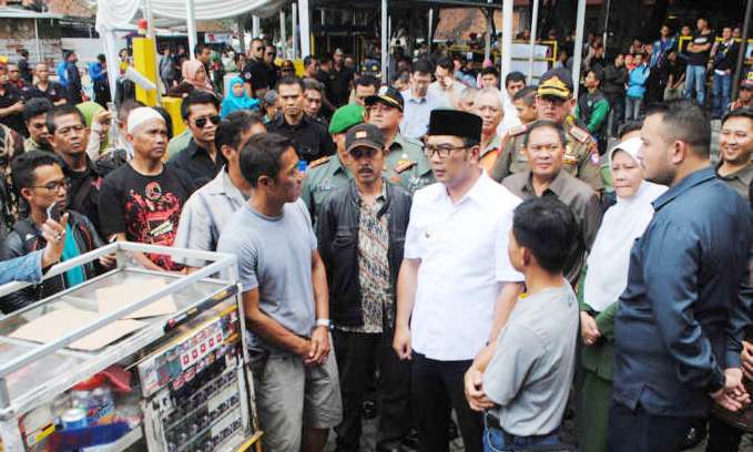 Emil Pimpin Relokasi PKL Purnawarna ke Lahan Parkir BEC Relokasi PKL Purnawarman