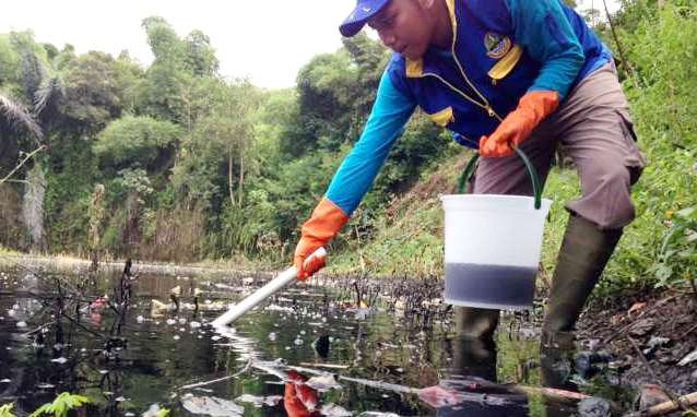 Air Berwarna Hitam dan Bau Tak Sedap, Kondisi Sungai Cihaur Parah Sungai Cihaur