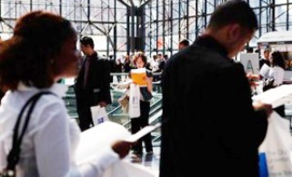 Gaji Buruh WNA Lebih Tinggi