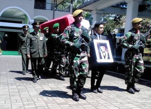 Unpad Abadikan Jasa J.S. Badudu