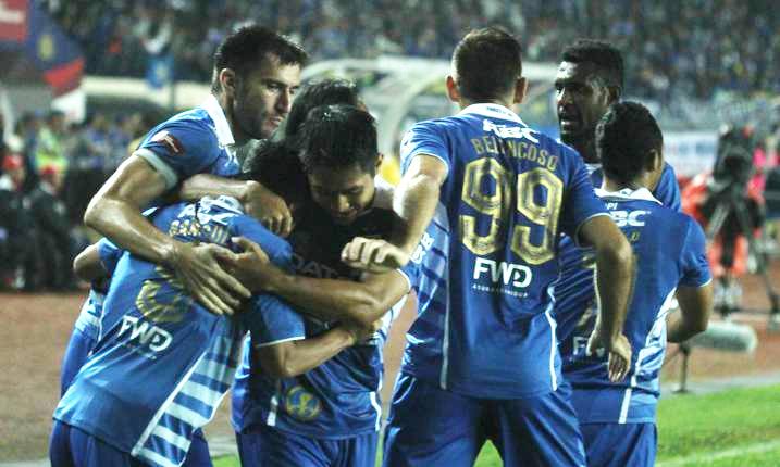 Rayakan Gol, Pemain Cadangan Diganjar Kartu Kuning