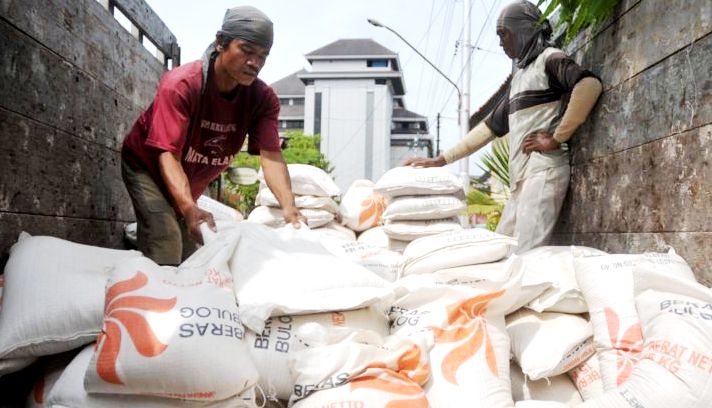 Bulog Gudang Cimindi Siap Sebar 280 Ton Raskin Bulog Gudang Cimindi Siap Sebar 280 Ton Raskin