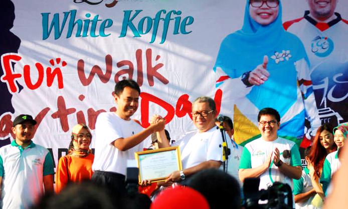 Aher dapat Penghargaan