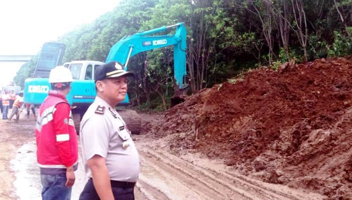 Longsor Ancam Timbun Tol, Penghubung Bandung-Garut Terancam Putus L ongsor Tol Cipularang