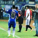 Aroma Pertandingan Saling ”Sikut Mantan”