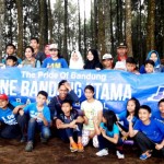 Siswa Akademik JBU Hiking