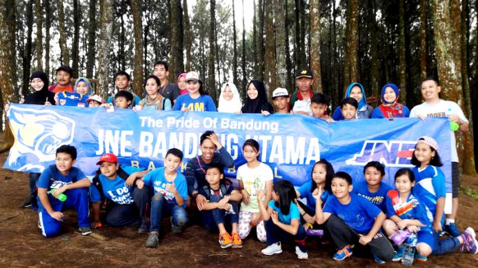 60 Siswa Akademik Bandung Utama KU 6-10 Pergi Hiking Siswa Akademik JBU Hiking