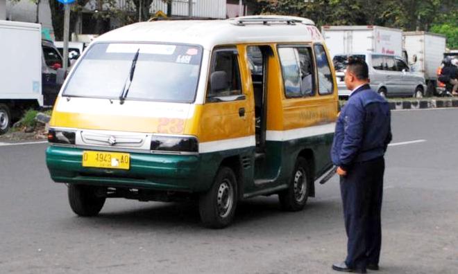 Tarif Angkot Belum Juga Turun