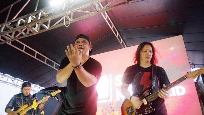 Vokalis Musik Kimia Fadli