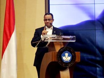 Begini Reaksi Anies Baswedan Saat Dihukum Keruk Kali Mampang