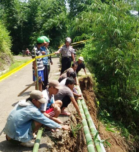 longsor Kampung Sawah Lamping