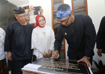 Bangun Toilet Sekolah Standar Hotel Bintang Tiga toilet sekolah