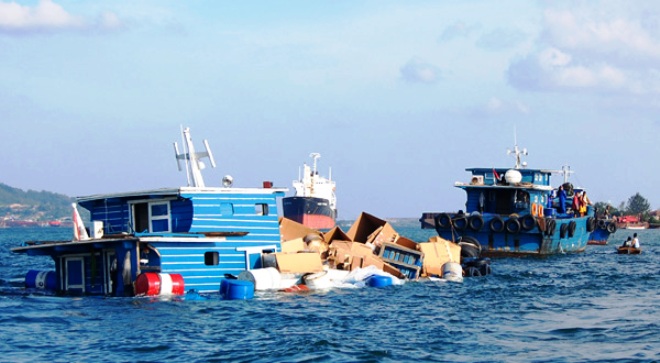 Kapal Bocor, Lima Orang Tewas Tenggelam 