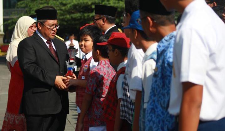 Jadikan Hardiknas Momentum Tingkatkan Memperbaiki Karakter Siswa Upacata Peringatan Hardiknas 2016