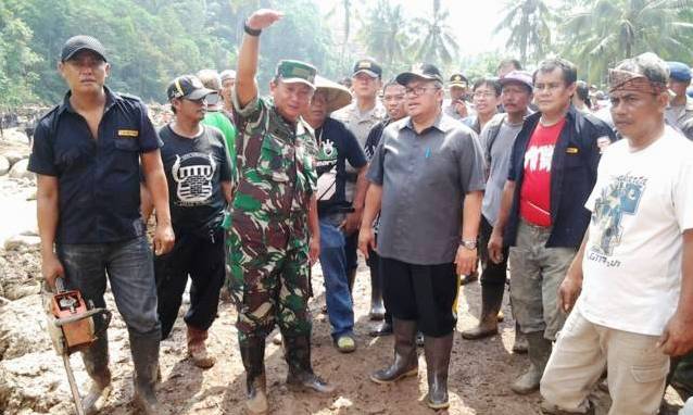 aher-tinjau-lokasi-bencana