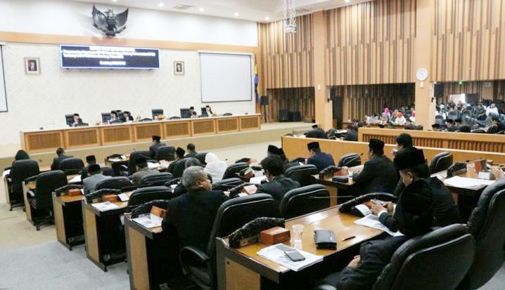 rapat dewan1