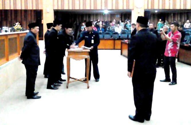 rapat paripurna