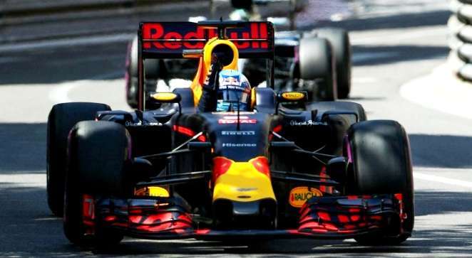 Ricciardo Raih Pole Position, Rio Haryanto Posisi ke-19 red-bull