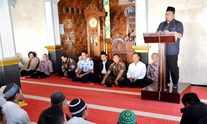 Kucurkan Kocek Pribadi Demi Napi AHER DI LAPAS