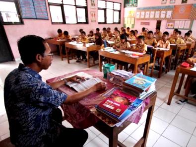Profesi Guru Belum Ideal Profesi Guru Belum Ideal