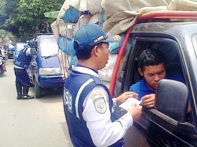 Dishub Genjot Terus PAD C_periksa kendaraan bok -