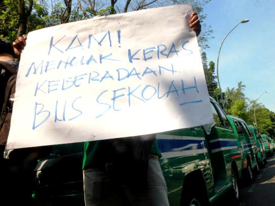 Bakal Konversi Angkutan Kota Demo Angkot