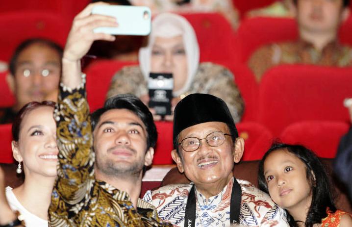 Perayaan 80 Tahun BJ Habibie, Film jadi Kado Terindah Nobar-Rudy-Habibie
