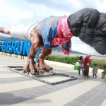 Patung Dinosaurus Ditolak Warga Uber