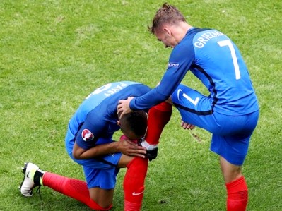 Prancis 2 vs 1 Republik Irlandia: Aksi Pahlawan Griezmann di Kampung Halaman Prancis_vs_Irlandia_Griezmann