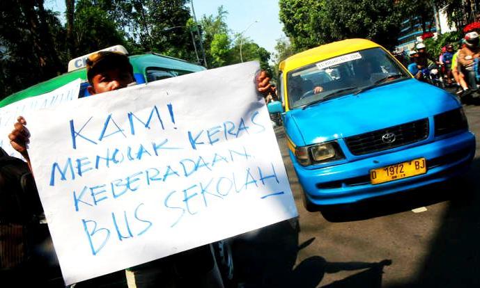Pendapatan Menurun, Ratusan Sopir Angkot Protes Bus Sekolah Protes Bus Sekolah